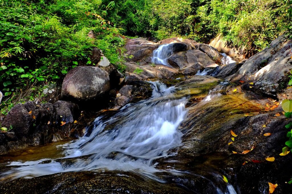 phuket waterfalls tour